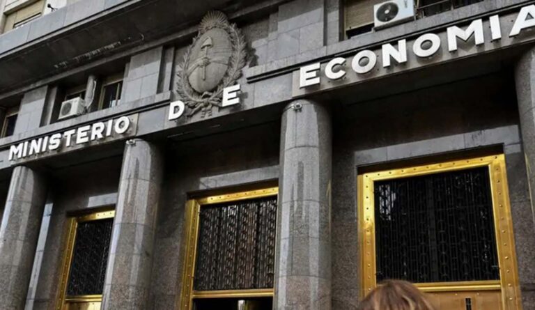 Ajuste y financiamiento: el Gobierno acelera el remate de empresas públicas y concesiones energéticas