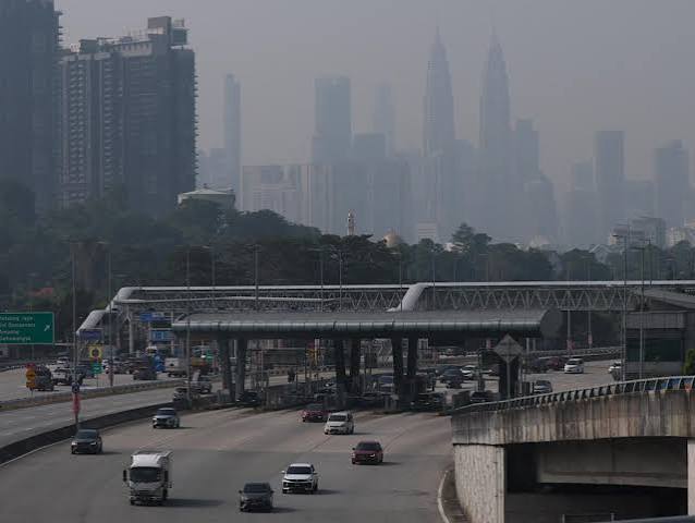 Alerta ambiental en Asia: Malasia decretó el estado de emergencia por la nube tóxica de los incendios en Indonesia