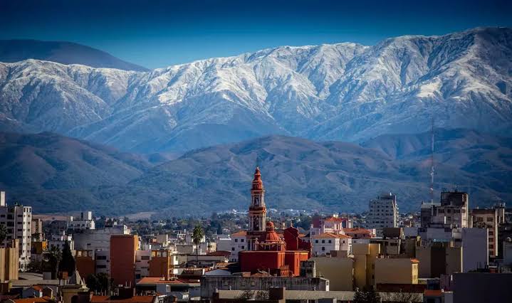 El tiempo en Salta: jornada agradable con cielo parcialmente nublado y una máxima de 22°C