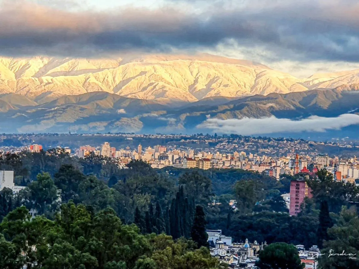 Pronóstico para hoy en Salta: jornada gris, vientos del este y paulatino descenso térmico por la noche